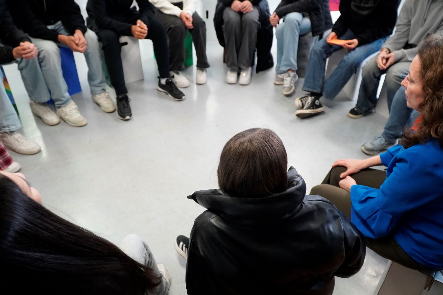 Gespräch mit Jugendlichen beim vorbereitenden Workshop zu Annes Kampf